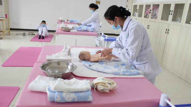 以下是一些北京育婴师培训学校的排名推荐，供您参考：