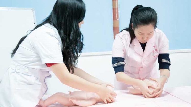 婴儿抚触，从入门到精通：手法顺序图解